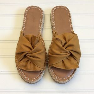 Like New Mustard Sandals sz 7.5